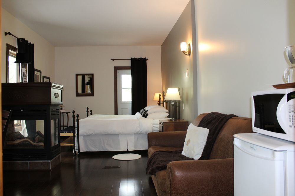 Auberge Nuits De St-Georges Bromont Luaran gambar
