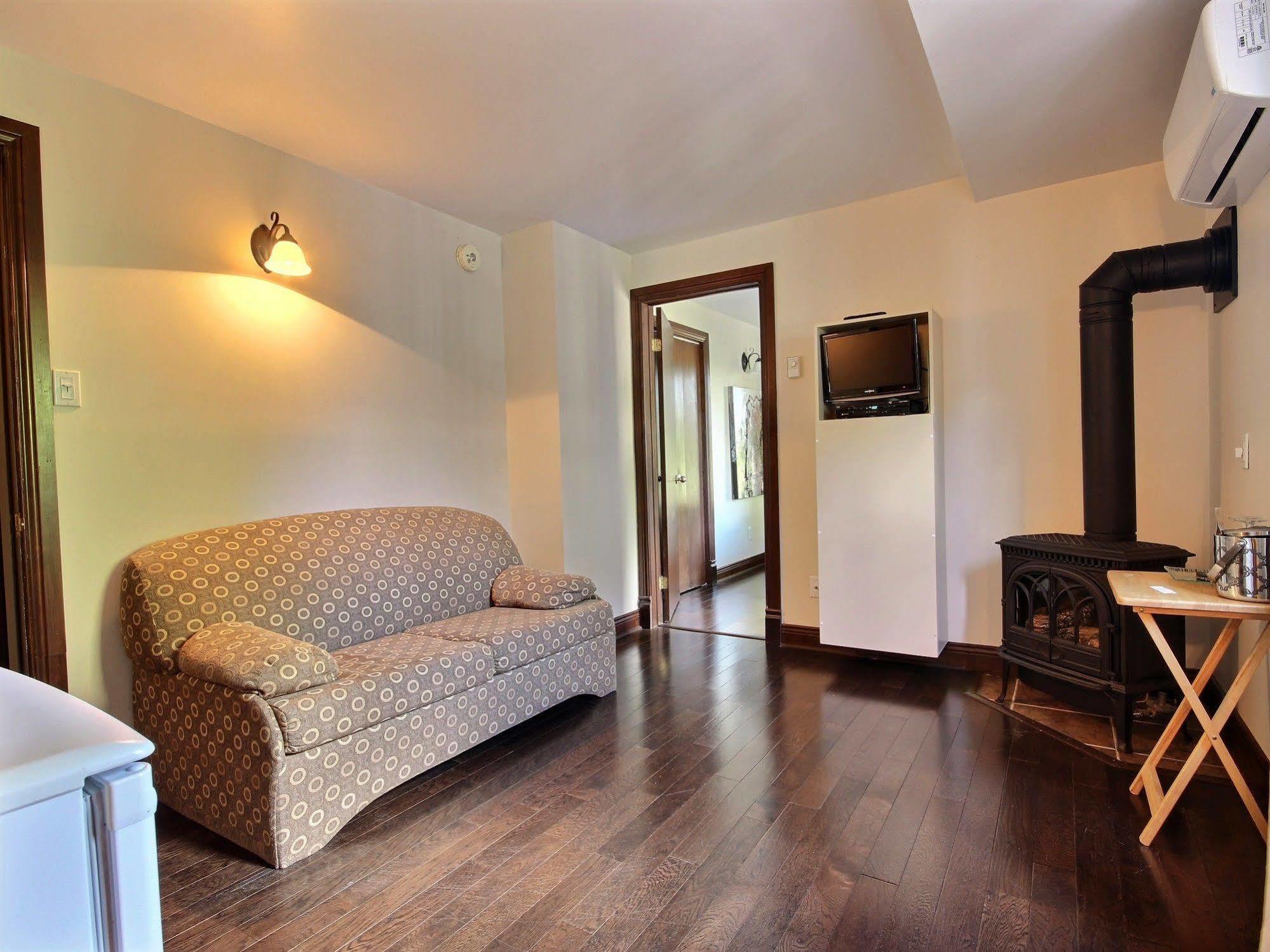 Auberge Nuits De St-Georges Bromont Luaran gambar