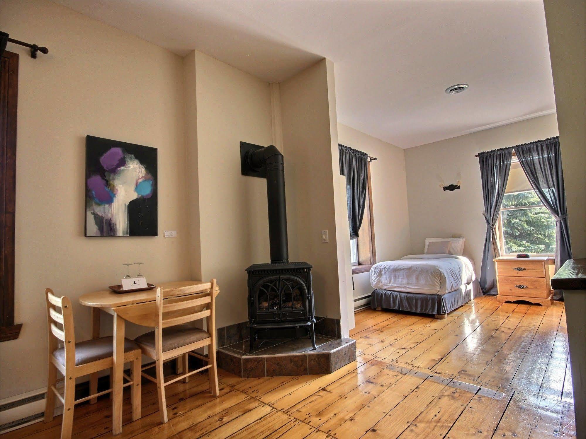 Auberge Nuits De St-Georges Bromont Luaran gambar